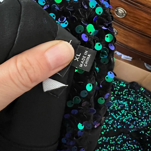 Green Iridescent Sequin Velvet Backless Maxi Dress 🌿 - Picture 13 of 14